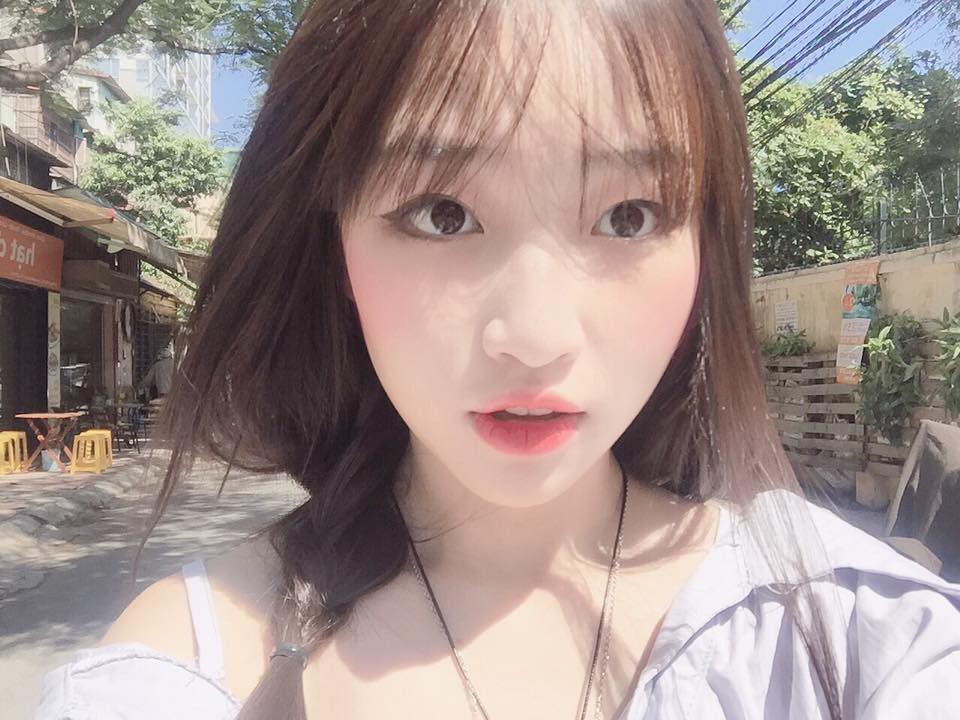 Tìm hot girl ở đâu xa khi giới streamer cũng có những cô nàng xinh hết phần người khác